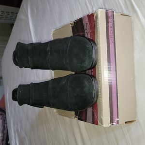 Skechers Parallel Triple Threat Suede Wedge Booties